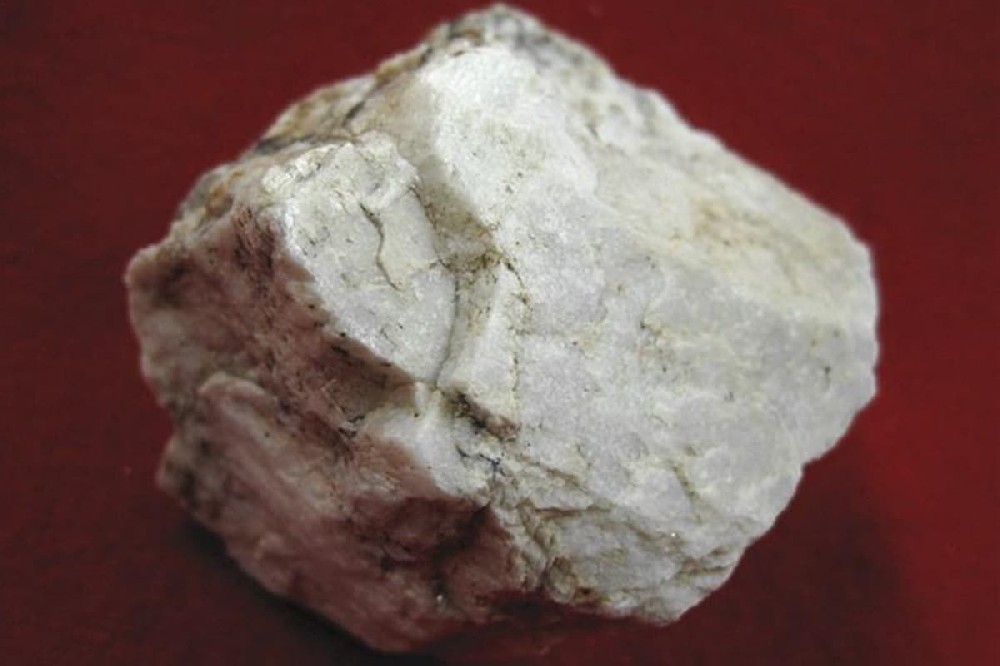 雷蒙磨粉機(jī)：鉀長石加工的高效設(shè)備